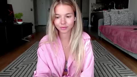 Molly online show from 06/06/26, 01:49