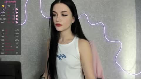 Snapshot of molly_crystall chatting on 10/18/25, 06:48 Molly - online show from 10/18/25, 06:48