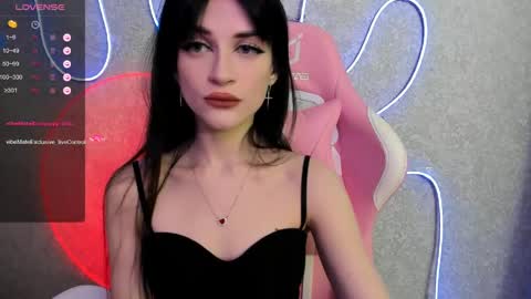 Snapshot of molly_crystall chatting on 04/30/26, 02:40 Molly - online show from 04/30/26, 02:40
