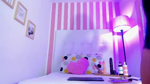 Snapshot of molly_h0t chatting on 07/01/26, 12:40 online show from 07/01/26, 12:40