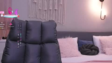 Molly online show from 12/01/25, 01:10