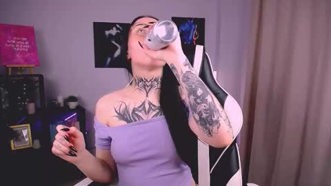 Snapshot of molly_kisss chatting on 11/15/25, 09:39 molly_kisss online show from 11/15/25, 09:39