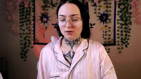 molly_kisss online show from 05/13/26, 06:55