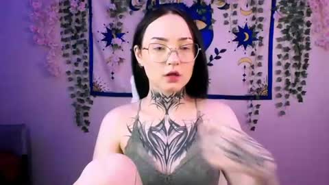 Snapshot of molly_kisss chatting on 06/25/26, 04:34 molly_kisss online show from 06/25/26, 04:34