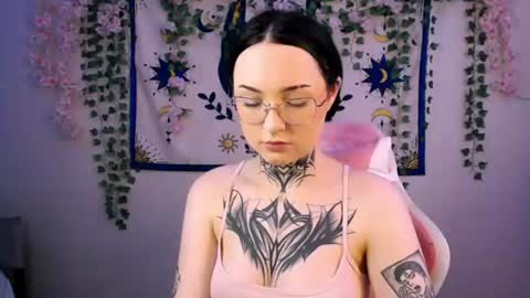 Snapshot of molly_kisss chatting on 07/09/26, 10:19 molly_kisss online show from 07/09/26, 10:19