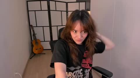   MOLLY   online show from 06/23/26, 05:33