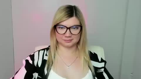 Molly online show from 09/21/25, 11:34