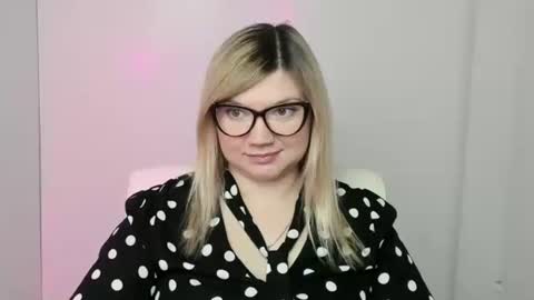 Molly online show from 10/15/25, 12:05