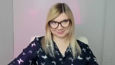 Molly online show from 10/26/25, 12:55