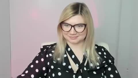 Molly online show from 11/03/25, 01:12