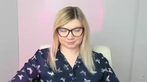 Molly online show from 11/10/25, 12:59