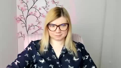 Molly online show from 04/28/26, 11:37