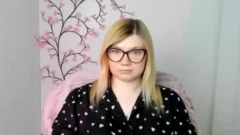 Molly online show from 05/11/26, 04:04