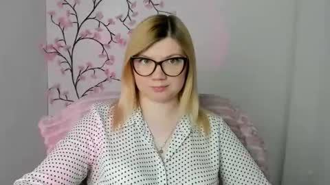 Molly online show from 05/12/26, 11:51