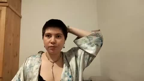 Snapshot of molly_popp chatting on 11/06/25, 10:43 Molly Pop online show from 11/06/25, 10:43