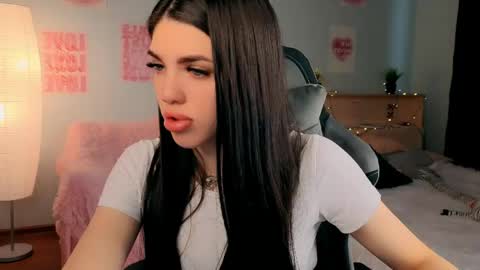 Molly online show from 04/11/26, 04:28