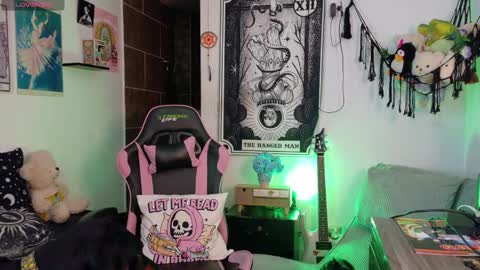 Snapshot of molly_shake chatting on 02/06/26, 05:56 Molly online show from 02/06/26, 05:56