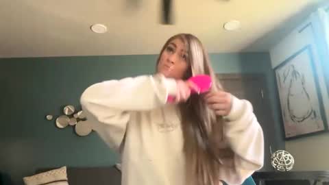 Snapshot of molly_theslut chatting on 10/08/25, 06:49 molly_theslut online show from 10/08/25, 06:49