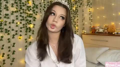 Molly online show from 05/16/26, 11:42
