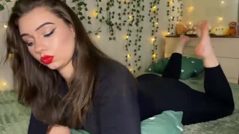 Snapshot of mollybibe chatting on 07/18/26, 11:25 Molly online show from 07/18/26, 11:25