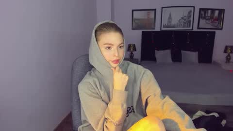 Snapshot of mollydangerous chatting on 12/28/24, 07:01 Taisha online show from 12/28/24, 07:01