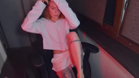 Snapshot of mollydangerous chatting on 09/22/25, 05:48 Taisha online show from 09/22/25, 05:48