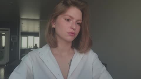 Snapshot of mollydangerous chatting on 10/31/25, 05:52 Taisha online show from 10/31/25, 05:52