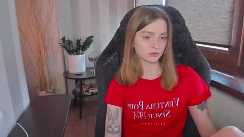 Snapshot of mollydangerous chatting on 05/13/26, 10:45 Taisha online show from 05/13/26, 10:45