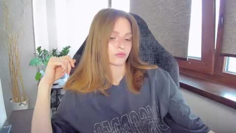 Snapshot of mollydangerous chatting on 05/14/26, 12:01 Taisha online show from 05/14/26, 12:01