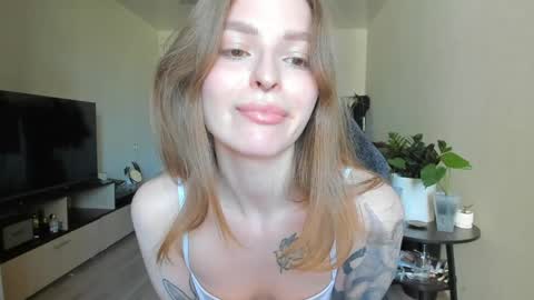Snapshot of mollydangerous chatting on 05/23/26, 01:04 Taisha online show from 05/23/26, 01:04
