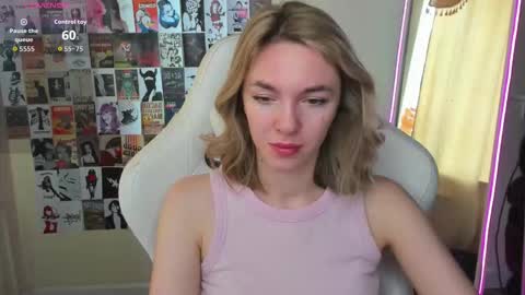Snapshot of mollydevonn chatting on 09/20/25, 02:01 Molly online show from 09/20/25, 02:01