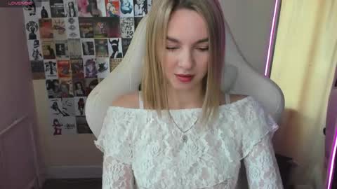 Snapshot of mollydevonn chatting on 09/30/25, 01:21 Molly online show from 09/30/25, 01:21
