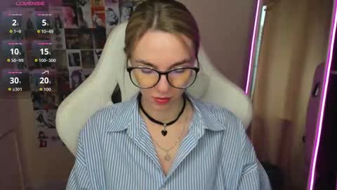 Snapshot of mollydevonn chatting on 10/04/25, 01:25 Molly online show from 10/04/25, 01:25