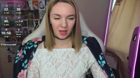 Snapshot of mollydevonn chatting on 10/16/25, 01:17 Molly online show from 10/16/25, 01:17
