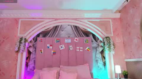 Snapshot of mollydoll_amour chatting on 07/17/26, 12:23 MollyDoll online show from 07/17/26, 12:23