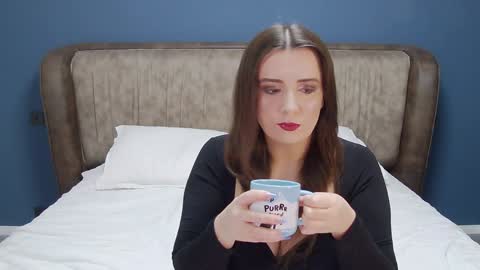 Molly online show from 12/25/24, 09:43