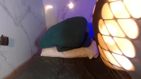 Snapshot of mollyguns chatting on 04/15/26, 10:32 MOLLY GUNSG online show from 04/15/26, 10:32