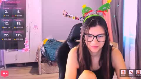 Snapshot of mollylollipop20 chatting on 12/19/25, 03:46 KIRA online show from 12/19/25, 03:46