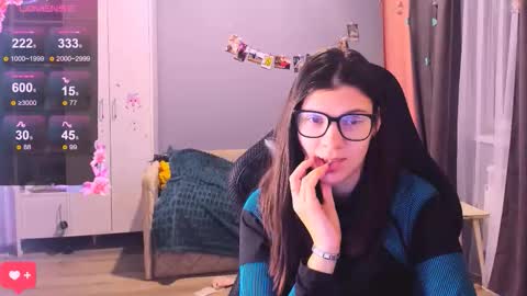 Snapshot of mollylollipop20 chatting on 12/22/25, 02:19 KIRA online show from 12/22/25, 02:19