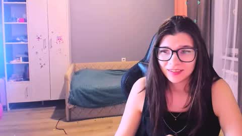 Snapshot of mollylollipop20 chatting on 01/12/26, 01:22 KIRA online show from 01/12/26, 01:22