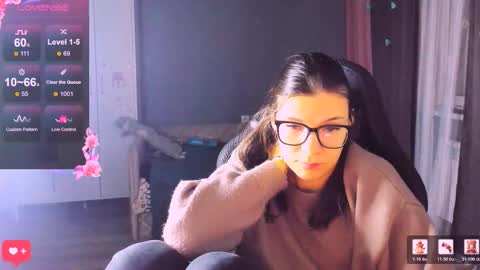 Snapshot of mollylollipop20 chatting on 01/13/26, 02:06 KIRA online show from 01/13/26, 02:06