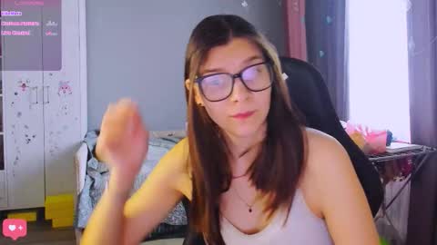 Snapshot of mollylollipop20 chatting on 02/09/26, 05:33 KIRA online show from 02/09/26, 05:33