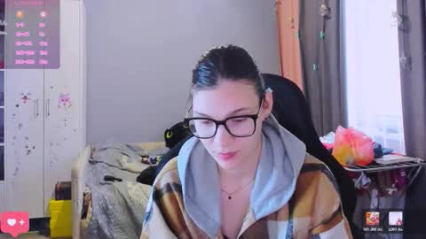 Snapshot of mollylollipop20 chatting on 02/10/26, 04:38 KIRA online show from 02/10/26, 04:38