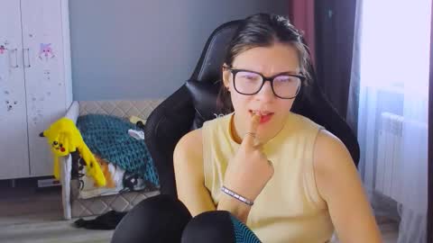 Snapshot of mollylollipop20 chatting on 02/16/26, 07:15 KIRA online show from 02/16/26, 07:15