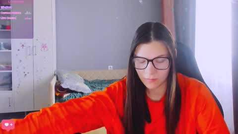 Snapshot of mollylollipop20 chatting on 02/24/26, 05:49 KIRA online show from 02/24/26, 05:49