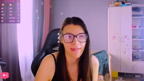 Snapshot of mollylollipop20 chatting on 03/11/26, 07:36 KIRA online show from 03/11/26, 07:36