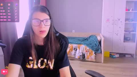 Snapshot of mollylollipop20 chatting on 03/12/26, 07:25 KIRA online show from 03/12/26, 07:25