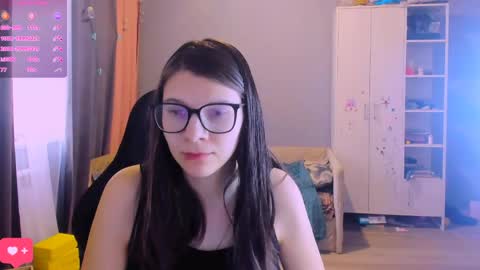 Snapshot of mollylollipop20 chatting on 03/22/26, 11:46 KIRA online show from 03/22/26, 11:46