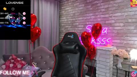 hi im Molly heregreat boobs big heart  warm pussy  online show from 02/15/25, 12:15