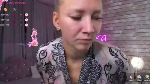 hi im Molly heregreat boobs big heart  warm pussy  online show from 10/07/25, 01:25